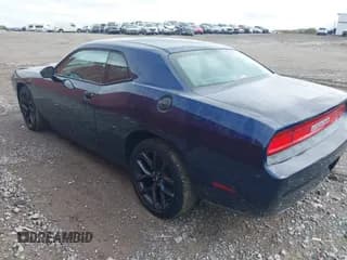 ✅ 2014 Dodge Challenger SXT • VIN: 2C3CDYAG0EH313973 • Lot: 43497087. Wystawiony na IAAI z przebiegiem 136 844 mil. Bezpłatny archiwum sprzedaży aukcyjnych z USA i szczegółowy raport historii pojazdu na DreamBid. Zdjęcie 3.