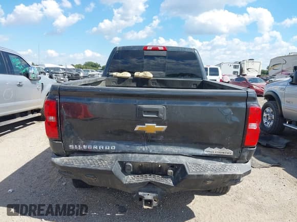 ✅ 2018 Chevrolet Silverado 2500HD High Country • VIN: 1GC1KXEY7JF109379 • Lot: 43361674. Listed on IAAI with 155,011 mi. Free auction sales archive from the USA and detailed vehicle history report at DreamBid. Image 14.
