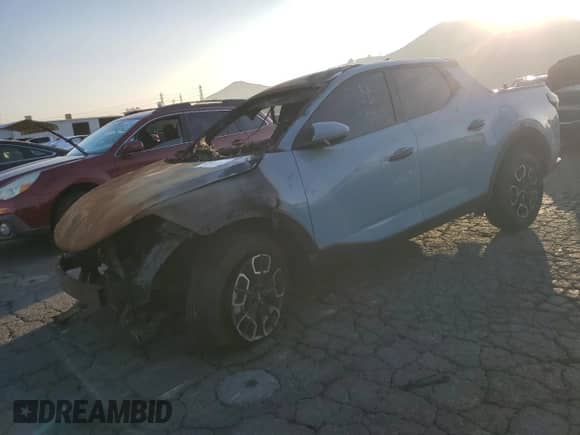 2024 Hyundai Santa Cruz SEL z VIN 5NTJBDAE0RH087089, wystawiony jako Copart lot #83062924 z przebiegiem Nie podano mil oraz Szkoda całkowita • Salvage title. Historia ofert i sprzedaży dostępna na DreamBid. Obrazek 1.