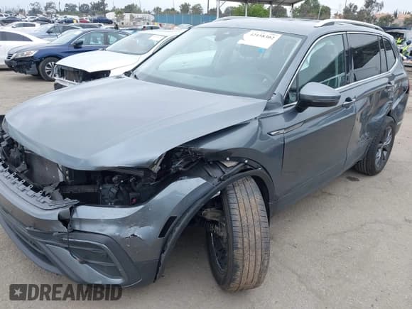 ✅ 2023 Volkswagen Tiguan SE • VIN: 3VV3B7AX0PM130980 • Lot: 42158302. Wystawiony na IAAI z przebiegiem 30 653 mil. Bezpłatny archiwum sprzedaży aukcyjnych z USA i szczegółowy raport historii pojazdu na DreamBid. Zdjęcie 6.