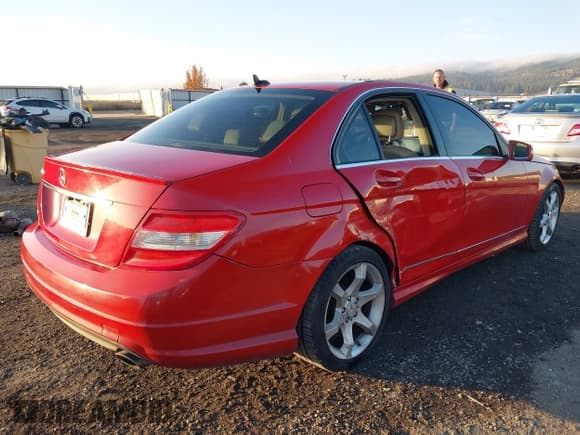 ✅ 2011 Mercedes-Benz C 300 Sport • VIN: WDDGF5EB2BR175259 • Lot: 43668537. Listed on IAAI with 182,272 mi. Free auction sales archive from the USA and detailed vehicle history report at DreamBid. Image 4.
