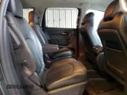 ✅ 2017 Chevrolet Traverse LT • VIN: 1GNKVHKD8HJ193875 • Lot: 66952654. Wystawiony na Copart z przebiegiem 122 002 mil. Bezpłatny archiwum sprzedaży aukcyjnych z USA i szczegółowy raport historii pojazdu na DreamBid. Zdjęcie 11.