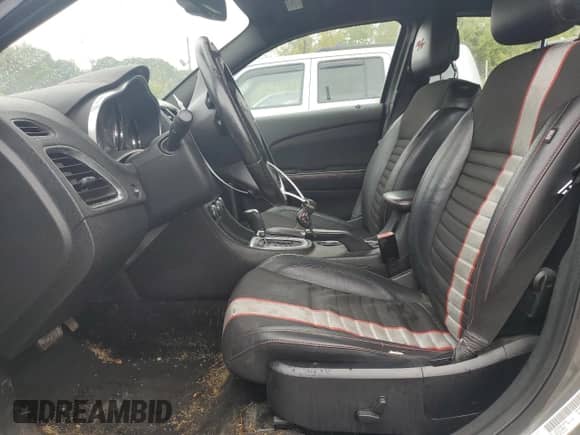 2012 Dodge Avenger R/T z VIN 1C3CDZBG6CN212459, wystawiony jako Copart lot #72697634 z przebiegiem 141 305 mil mil oraz Szkoda całkowita • Salvage title. Historia ofert i sprzedaży dostępna na DreamBid. Obrazek 7.