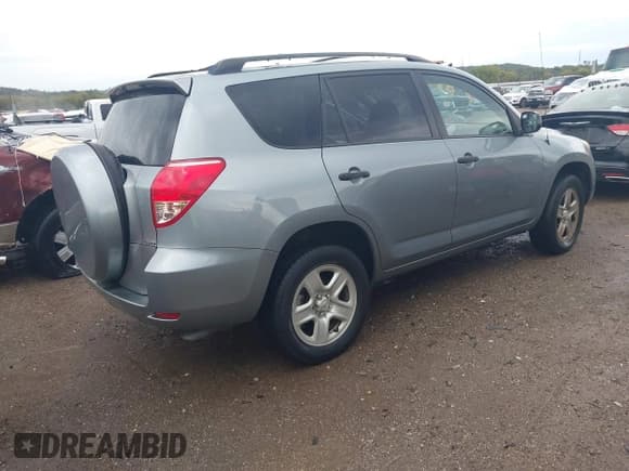 ✅ 2007 Toyota RAV4 • VIN: JTMBD35V575101972 • Lot: 43533752. Wystawiony na IAAI z przebiegiem 108 956 mil. Bezpłatny archiwum sprzedaży aukcyjnych z USA i szczegółowy raport historii pojazdu na DreamBid. Zdjęcie 4.