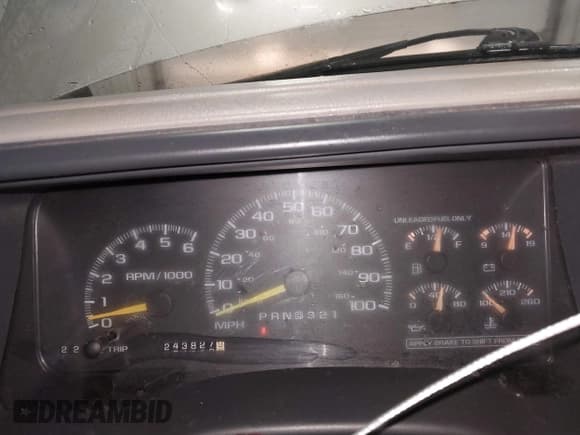 ✅ 1999 GMC Suburban • VIN: 3GKFK16R4XG541398 • Лот: 41274339. Опубликован ранее на IAAI с пробегом 243 827 миль. Бесплатный доступ к архиву аукционных продаж из США и подробный отчёт об истории автомобиля на DreamBid. Изображение 7.