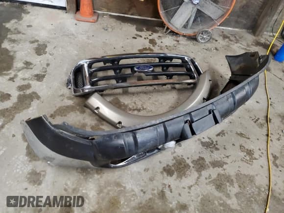 ✅ 2002 Ford F-250 XL • VIN: 1FTNX21S82EC95447 • Lot: 44248925. Wystawiony na Copart z przebiegiem 127 623 mil. Bezpłatny archiwum sprzedaży aukcyjnych z USA i szczegółowy raport historii pojazdu na DreamBid. Zdjęcie 12.