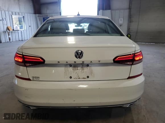 ✅ 2020 Volkswagen Passat SE • VIN: 1VWWA7A37LC006886 • Lot: 81890185. Wystawiony na Copart z przebiegiem 44 994 mil. Bezpłatny archiwum sprzedaży aukcyjnych z USA i szczegółowy raport historii pojazdu na DreamBid. Zdjęcie 6.