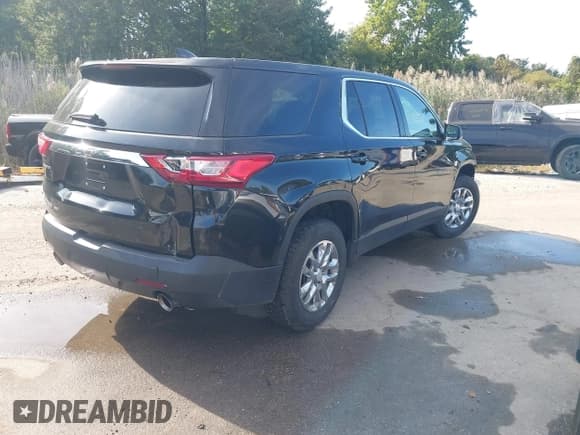 ✅ 2019 Chevrolet Traverse LS • VIN: 1GNEVFKW0KJ162114 • Lot: 43371734. Wystawiony na IAAI z przebiegiem 114 863 mil. Bezpłatny archiwum sprzedaży aukcyjnych z USA i szczegółowy raport historii pojazdu na DreamBid. Zdjęcie 4.
