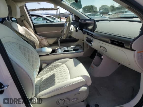 ✅ 2023 Genesis GV60 Performance • VIN: KMUKEDTB9PU006555 • Lot: 82096565. Wystawiony na Copart z przebiegiem 11 749 mil. Bezpłatny archiwum sprzedaży aukcyjnych z USA i szczegółowy raport historii pojazdu na DreamBid. Zdjęcie 7.