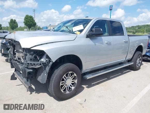 ✅ 2018 Ram 2500 SLT • VIN: 3C6UR5DL2JG300734 • Lot: 42277603. Listed on IAAI with 74,923 mi. Free auction sales archive from the USA and detailed vehicle history report at DreamBid. Image 2.