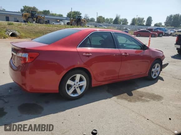 2014 Toyota Camry L z VIN 4T1BF1FK5EU804344, wystawiony jako Copart lot #71282095 z przebiegiem 247 619 mil mil oraz Szkoda całkowita • Salvage title. Historia ofert i sprzedaży dostępna na DreamBid. Obrazek 3.