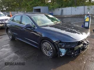 2024 Hyundai Sonata Limited z VIN KMHL54JJ4RA097929, wystawiony jako IAAI lot #43276187 z przebiegiem 5 555 mil mil oraz . Historia ofert i sprzedaży dostępna na DreamBid. Obrazek 1.