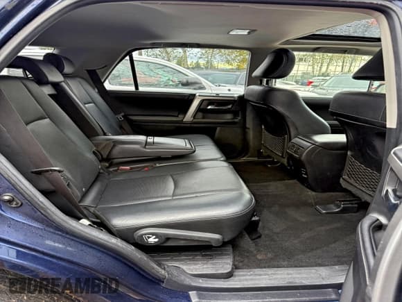 ✅ 2017 Toyota 4Runner SR5 Premium • VIN: JTEBU5JR6H5456585 • Лот: 94952695. Опубликован ранее на Copart с пробегом 83 613 миль. Бесплатный доступ к архиву аукционных продаж из США и подробный отчёт об истории автомобиля на DreamBid. Изображение 6.