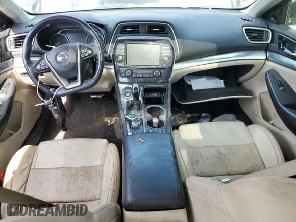 ✅ 2019 Nissan Maxima S • VIN: 1N4AA6AV4KC370230 • Lot: 61449955. Wystawiony na Copart z przebiegiem 131 283 mil. Bezpłatny archiwum sprzedaży aukcyjnych z USA i szczegółowy raport historii pojazdu na DreamBid. Zdjęcie 8.