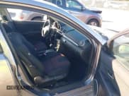 ✅ 2005 Mazda 3 s • VIN: JM1BK323X51235972 • Lot: 43474060. Wystawiony na IAAI z przebiegiem 135 961 mil. Bezpłatny archiwum sprzedaży aukcyjnych z USA i szczegółowy raport historii pojazdu na DreamBid. Zdjęcie 5.