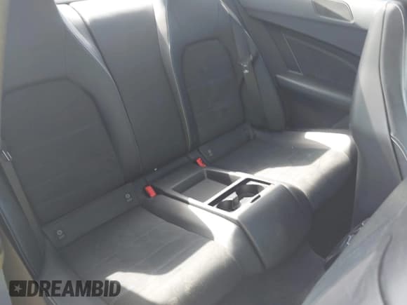 ✅ 2015 Mercedes-Benz C 250 • VIN: WDDGJ4HB4FG410766 • Lot: 42307457. Listed on IAAI with 50,979 mi. Free auction sales archive from the USA and detailed vehicle history report at DreamBid. Image 8.