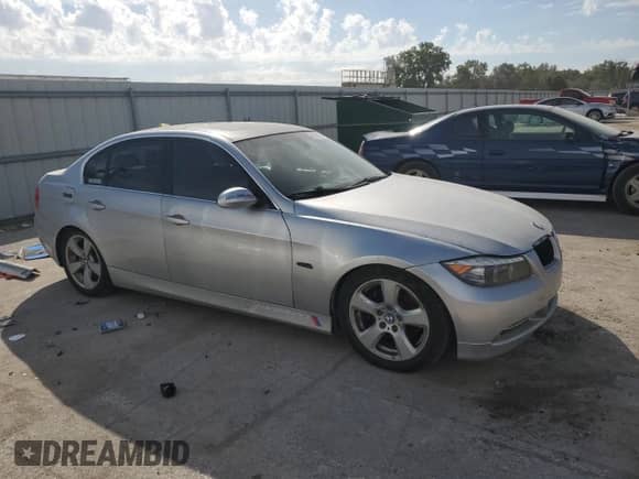 2006 BMW 3 Series 330xi with VIN WBAVD33516KV60834, listed as a Copart auction lot 84768425 with 182,972 mi miles and Salvage title. Bid and sale history available at DreamBid. Image 4.