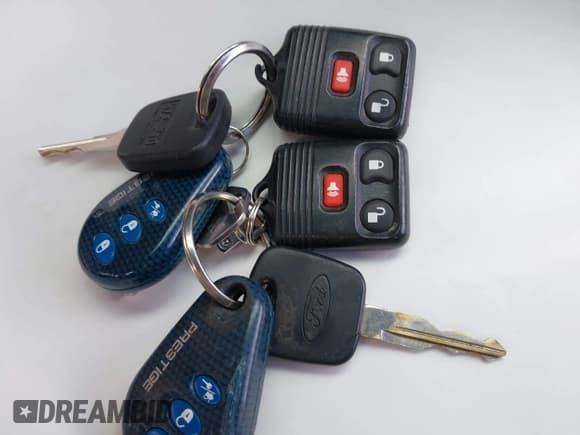 ✅ 2000 Ford Explorer Eddie Bauer • VIN: 1FMZU74E8YZA55910 • Lot: 42847157. Wystawiony na IAAI z przebiegiem 167 713 mil. Bezpłatny archiwum sprzedaży aukcyjnych z USA i szczegółowy raport historii pojazdu na DreamBid. Zdjęcie 11.