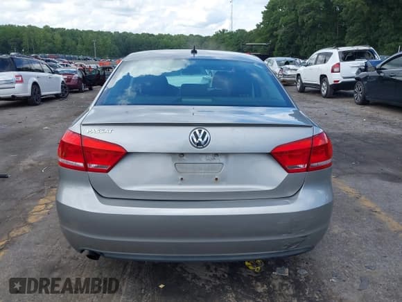 ✅ 2013 Volkswagen Passat S • VIN: 1VWAP7A36DC066412 • Lot: 42970388. Wystawiony na IAAI z przebiegiem 181 885 mil. Bezpłatny archiwum sprzedaży aukcyjnych z USA i szczegółowy raport historii pojazdu na DreamBid. Zdjęcie 17.