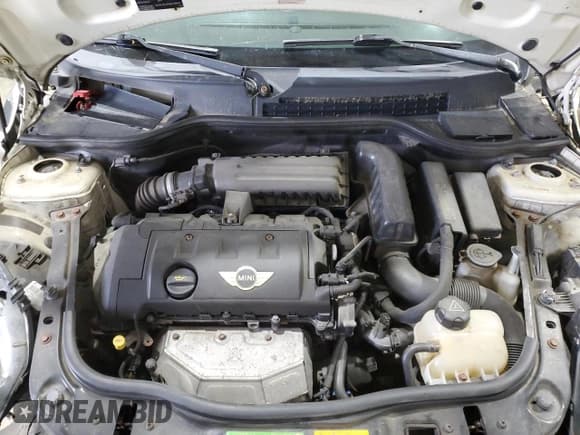 ✅ 2011 MINI Clubman • VIN: WMWZF3C55BT188284 • Lot: 70650145. Listed on Copart with 150,908 mi. Free auction sales archive from the USA and detailed vehicle history report at DreamBid. Image 11.