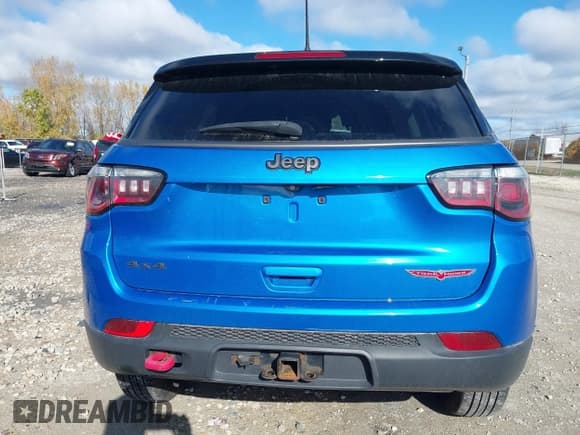✅ 2018 Jeep Compass Trailhawk • VIN: 3C4NJDDB5JT299382 • Lot: 43496592. Wystawiony na IAAI z przebiegiem 102 288 mil. Bezpłatny archiwum sprzedaży aukcyjnych z USA i szczegółowy raport historii pojazdu na DreamBid. Zdjęcie 16.
