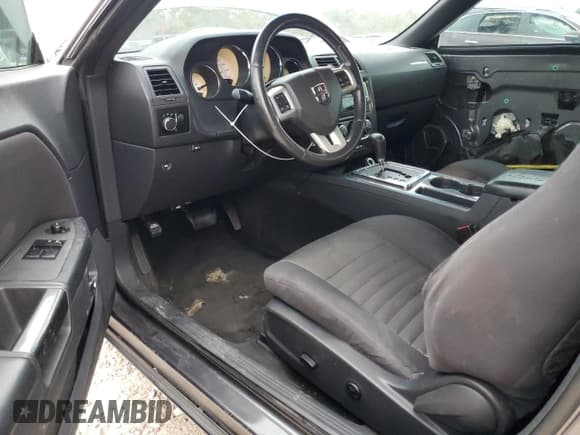 ✅ 2013 Dodge Challenger SXT • VIN: 2C3CDYAG8DH634612 • Lot: 84752434. Wystawiony na Copart z przebiegiem 206 575 mil. Bezpłatny archiwum sprzedaży aukcyjnych z USA i szczegółowy raport historii pojazdu na DreamBid. Zdjęcie 8.