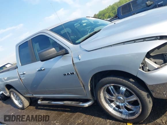 ✅ 2009 Dodge 1500 SLT • VIN: 1D3HB18P99S812135 • Lot: 42036893. Wystawiony na IAAI z przebiegiem 405 152 mil. Bezpłatny archiwum sprzedaży aukcyjnych z USA i szczegółowy raport historii pojazdu na DreamBid. Zdjęcie 13.