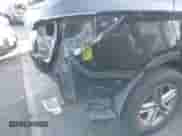 2017 Hyundai Santa Fe 2.4L z VIN 5NMZU3LBXHH012582, wystawiony jako IAAI lot #43513858 z przebiegiem 139 498 mil mil oraz . Historia ofert i sprzedaży dostępna na DreamBid. Obrazek 18.