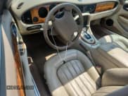 ✅ 2002 Jaguar XJ 8 • VIN: SAJDA14C42LF49506 • Лот: 62320175. Опубликован ранее на Copart с пробегом Не указан. Бесплатный доступ к архиву аукционных продаж из США и подробный отчёт об истории автомобиля на DreamBid. Изображение 8.