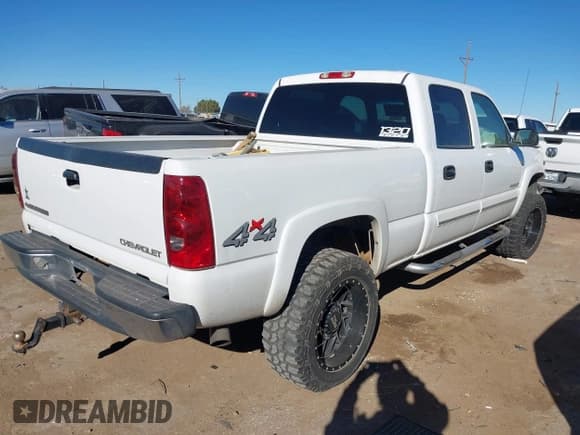✅ 2003 Chevrolet Silverado 2500HD LS • VIN: 1GCHK23U13F169243 • Lot: 43764426. Wystawiony na IAAI z przebiegiem 207 587 mil. Bezpłatny archiwum sprzedaży aukcyjnych z USA i szczegółowy raport historii pojazdu na DreamBid. Zdjęcie 4.