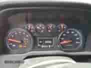 2020 Chevrolet Silverado 1500 Work Truck z VIN 1GCRYAEH6LZ230999, wystawiony jako Copart lot #84955474 z przebiegiem 178 689 mil mil oraz Szkoda całkowita • Salvage title. Historia ofert i sprzedaży dostępna na DreamBid. Obrazek 9.