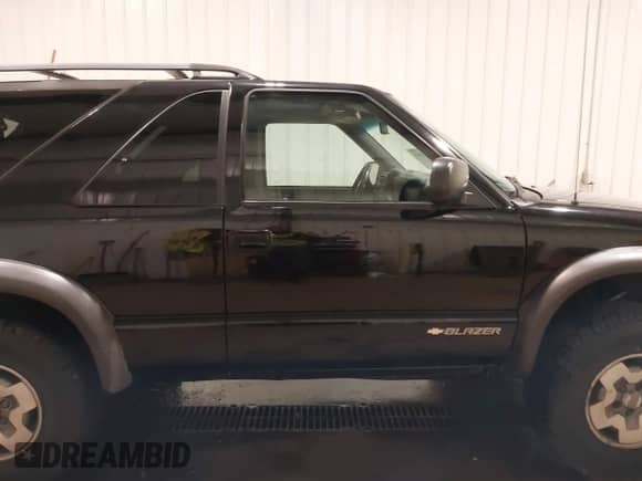 2005 Chevrolet Blazer LS with VIN 1GNCT18X35K100432, listed as a IAAI auction lot 42114887 with 172,765 mi miles and . Bid and sale history available at DreamBid. Image 14.