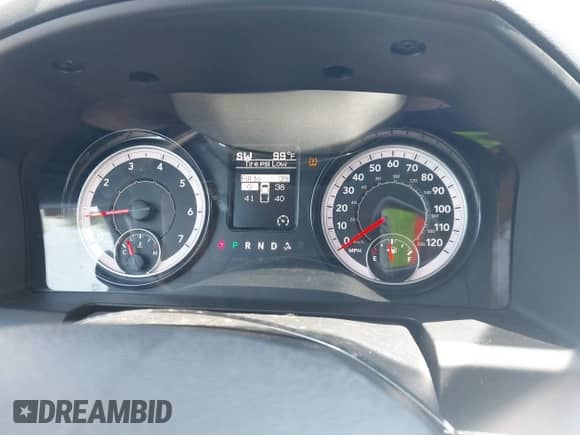 2024 Ram 1500 SLT z VIN 1C6RR7GG5RS157721, wystawiony jako IAAI lot #42962151 z przebiegiem 32 017 mil mil oraz . Historia ofert i sprzedaży dostępna na DreamBid. Obrazek 7.