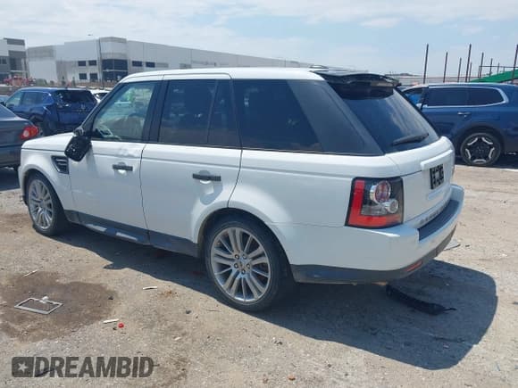 ✅ 2011 Land Rover Range Rover Sport HSE Lux • VIN: SALSK2D48BA269073 • Lot: 43058630. Listed on IAAI with 117,259 mi. Free auction sales archive from the USA and detailed vehicle history report at DreamBid. Image 3.
