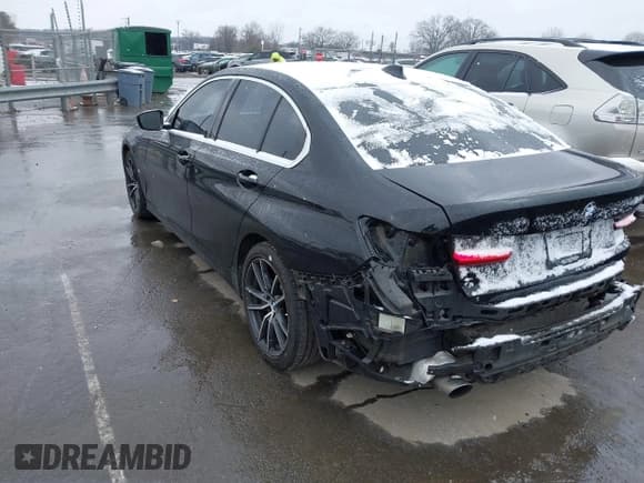 ✅ 2019 BMW 3 Series 330i • VIN: WBA5R1C53KAE82114 • Lot: 41632512. Listed on IAAI with 92,454 mi. Free auction sales archive from the USA and detailed vehicle history report at DreamBid. Image 3.