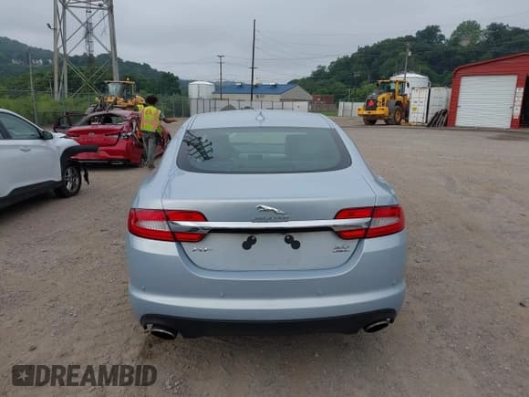 ✅ 2014 Jaguar XF SC • VIN: SAJWJ0EF3E8U13643 • Lot: 42689727. Wystawiony na IAAI z przebiegiem 47 560 mil. Bezpłatny archiwum sprzedaży aukcyjnych z USA i szczegółowy raport historii pojazdu na DreamBid. Zdjęcie 16.