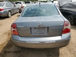 ✅ 2003 Volkswagen Passat GLS • VIN: WVWPH63B83P389277 • Lot: 66245594. Wystawiony na Copart z przebiegiem 108 579 mil. Bezpłatny archiwum sprzedaży aukcyjnych z USA i szczegółowy raport historii pojazdu na DreamBid. Zdjęcie 6.