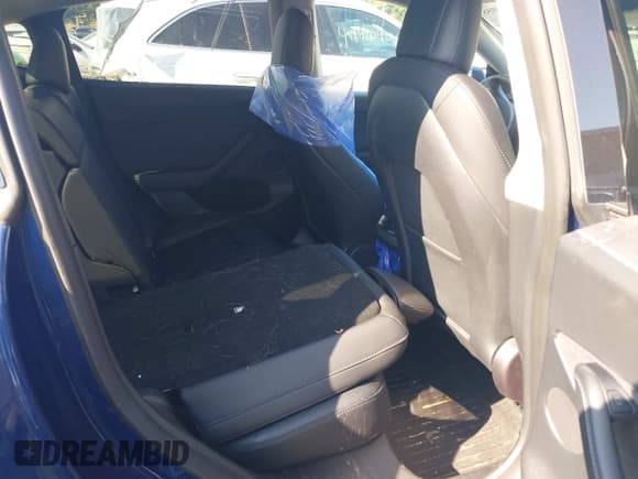 ✅ 2022 Tesla Model Y Performance • VIN: 7SAYGDEF4NF539414 • Lot: 42798058. Listed on IAAI with 34,554 mi. Free auction sales archive from the USA and detailed vehicle history report at DreamBid. Image 8.