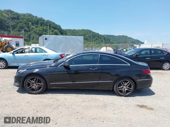 ✅ 2014 Mercedes-Benz E 350 • VIN: WDDKJ5KB1EF241464 • Lot: 42814261. Listed on IAAI with 196,459 mi. Free auction sales archive from the USA and detailed vehicle history report at DreamBid. Image 14.