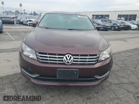 ✅ 2014 Volkswagen Passat SE • VIN: 1VWBN7A39EC102699 • Lot: 92000865. Wystawiony na Copart z przebiegiem 101 555 mil. Bezpłatny archiwum sprzedaży aukcyjnych z USA i szczegółowy raport historii pojazdu na DreamBid. Zdjęcie 5.