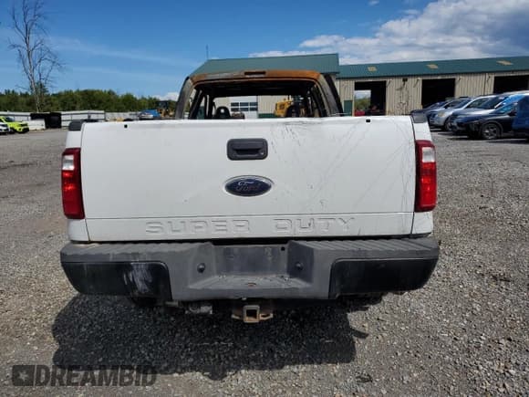 ✅ 2008 Ford F-250 XL • VIN: 1FTSW21528EA98332 • Lot: 70725605. Wystawiony na Copart z przebiegiem Nie podano. Bezpłatny archiwum sprzedaży aukcyjnych z USA i szczegółowy raport historii pojazdu na DreamBid. Zdjęcie 6.