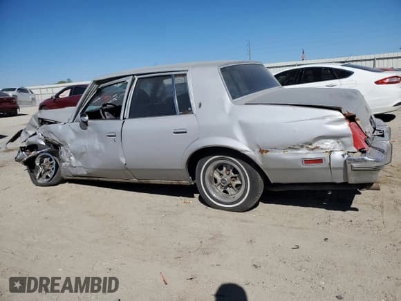✅ 1984 Oldsmobile Cutlass Supreme • VIN: 1G3AR69A7EM484256 • Lot: 49709405. Wystawiony na Copart z przebiegiem 437 399 mil. Bezpłatny archiwum sprzedaży aukcyjnych z USA i szczegółowy raport historii pojazdu na DreamBid. Zdjęcie 2.