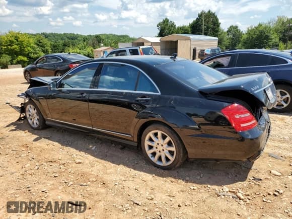 ✅ 2011 Mercedes-Benz S 550 • VIN: WDDNG8GB0BA417077 • Lot: 63233085. Wystawiony na Copart z przebiegiem 124 641 mil. Bezpłatny archiwum sprzedaży aukcyjnych z USA i szczegółowy raport historii pojazdu na DreamBid. Zdjęcie 2.