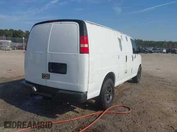 ✅ 2009 Chevrolet Express Cargo • VIN: 1GCFG15X491103415 • Lot: 43588282. Listed on IAAI with 324,229 mi. Free auction sales archive from the USA and detailed vehicle history report at DreamBid. Image 4.