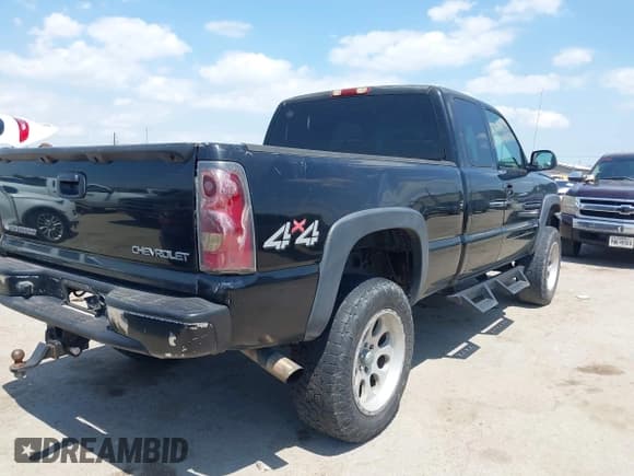 ✅ 2004 Chevrolet Silverado 1500 Z71 • VIN: 2GCEK19T441202160 • Лот: 42054363. Опубликован ранее на IAAI с пробегом 215 182 миль. Бесплатный доступ к архиву аукционных продаж из США и подробный отчёт об истории автомобиля на DreamBid. Изображение 4.