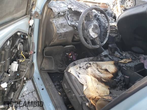 2024 Hyundai Santa Cruz SEL z VIN 5NTJBDAE0RH087089, wystawiony jako Copart lot #83062924 z przebiegiem Nie podano mil oraz Szkoda całkowita • Salvage title. Historia ofert i sprzedaży dostępna na DreamBid. Obrazek 8.