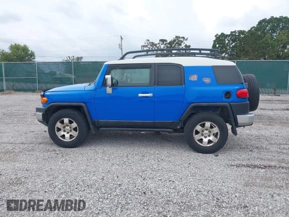 ✅ 2007 Toyota FJ Cruiser • VIN: JTEBU11F370010128 • Лот: 43281302. Опубликован ранее на IAAI с пробегом 300 658 миль. Бесплатный доступ к архиву аукционных продаж из США и подробный отчёт об истории автомобиля на DreamBid. Изображение 14.