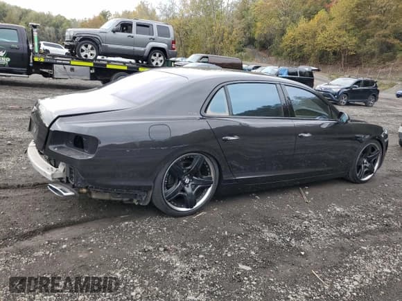 ✅ 2014 Bentley Flying Spur • VIN: SCBEC9ZA9EC089525 • Lot: 86692225. Listed on Copart with 108,462 mi. Free auction sales archive from the USA and detailed vehicle history report at DreamBid. Image 3.