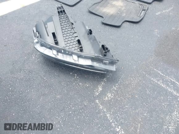 ✅ 2023 Volkswagen Taos S • VIN: 3VVCX7B25PM343234 • Lot: 43095868. Wystawiony na IAAI z przebiegiem 20 221 mil. Bezpłatny archiwum sprzedaży aukcyjnych z USA i szczegółowy raport historii pojazdu na DreamBid. Zdjęcie 12.