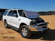 ✅ 1998 Ford Expedition XLT • VIN: 1FMRU18W7WLB58199 • Lot: 81983865. Wystawiony na Copart z przebiegiem 162 811 mil. Bezpłatny archiwum sprzedaży aukcyjnych z USA i szczegółowy raport historii pojazdu na DreamBid. Zdjęcie 14.